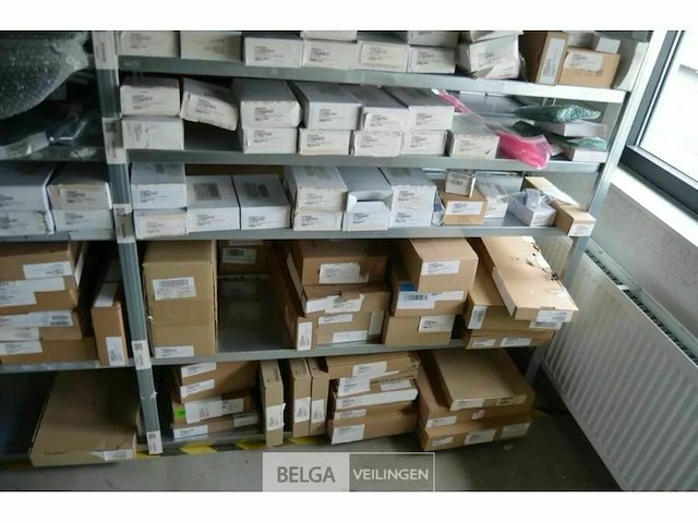 Grote partij elektronica onderdelen - afbeelding 25 van  26