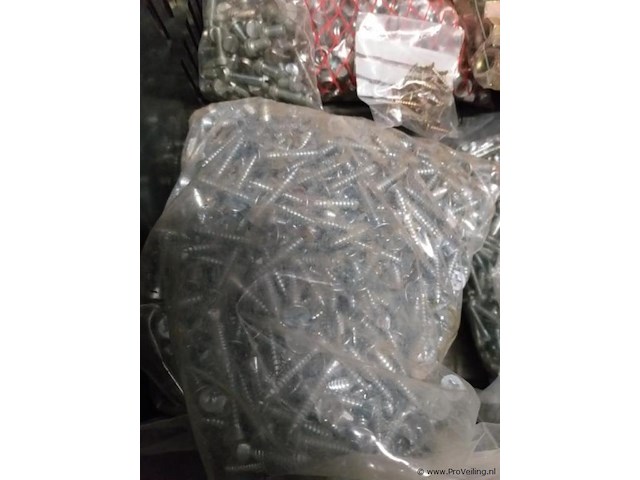 Grote partij ijzerwaren - o.a. bouten, moeren, zelf tappers enz. 3 kratten vol - afbeelding 4 van  7