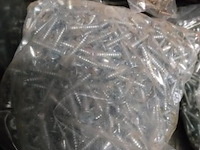 Grote partij ijzerwaren - o.a. bouten, moeren, zelf tappers enz. 3 kratten vol - afbeelding 4 van  7