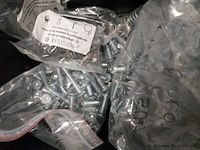 Grote partij ijzerwaren - o.a. bouten, moeren, zelf tappers enz. 3 kratten vol - afbeelding 7 van  7