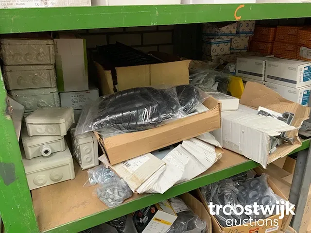 Grote partij installatie materiaal - afbeelding 27 van  63