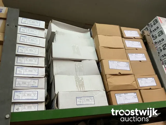 Grote partij installatie materiaal - afbeelding 35 van  63