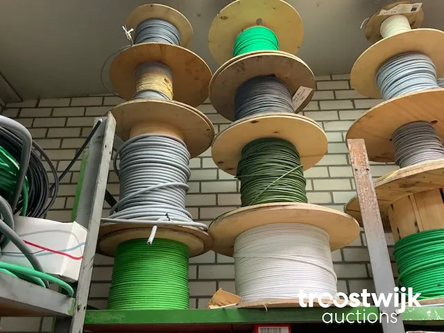 Grote partij installatie materiaal - afbeelding 51 van  63