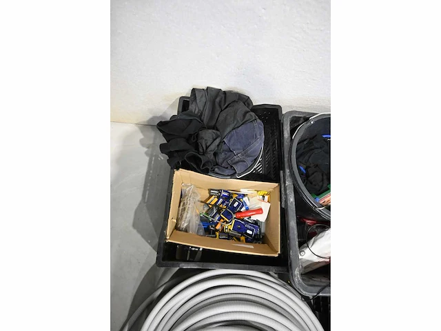 Grote partij installatiematerialen, gereedschappen, solar toebehoren, etc. - afbeelding 12 van  18