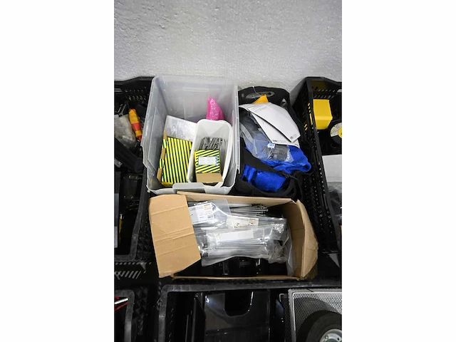 Grote partij installatiematerialen, gereedschappen, solar toebehoren, etc. - afbeelding 17 van  18