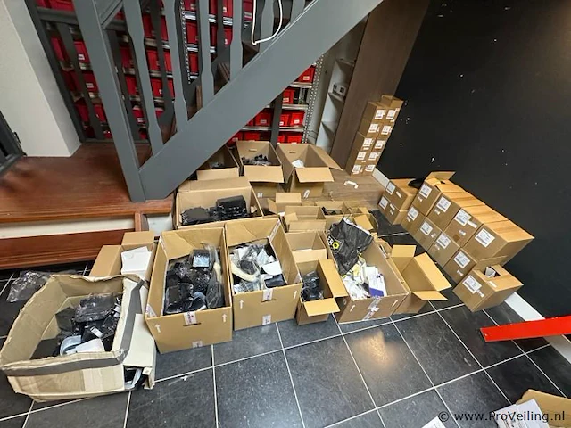 Grote partij kabelgootmateriaal - afbeelding 1 van  12