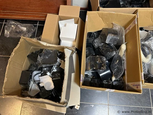 Grote partij kabelgootmateriaal - afbeelding 5 van  12