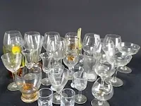 Grote partij kristallen en glazen glazen - afbeelding 1 van  5