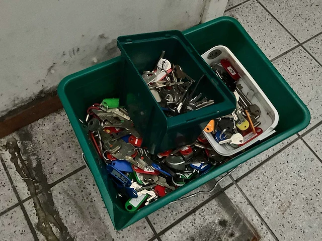 Grote partij lockerkasten - afbeelding 8 van  17