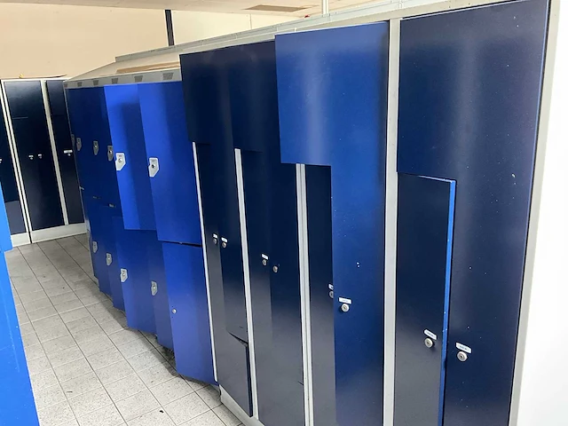 Grote partij lockerkasten - afbeelding 16 van  17
