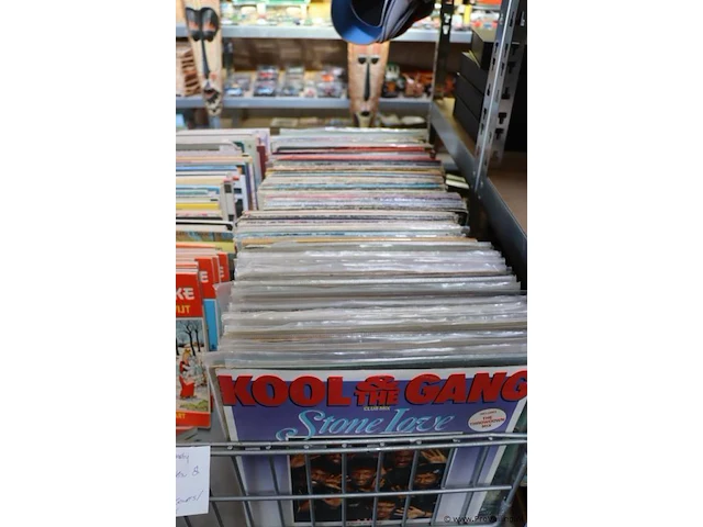 Grote partij met stripboeken & lp's, diverse genres/titels - afbeelding 6 van  13