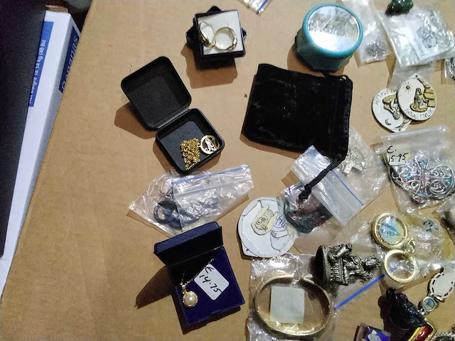 Grote partij oorbellen, ringen, hangertjes etc. - afbeelding 2 van  8