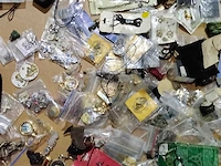 Grote partij oorbellen, ringen, hangertjes etc. - afbeelding 5 van  8