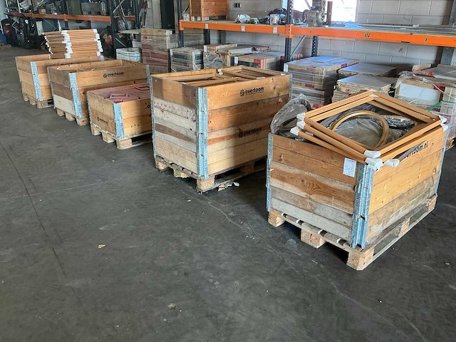 Grote partij schilderij lijsten - afbeelding 1 van  12