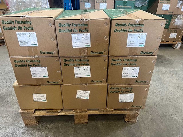 Grote partij schroeven (32400 stuks) halve pallet - afbeelding 1 van  10