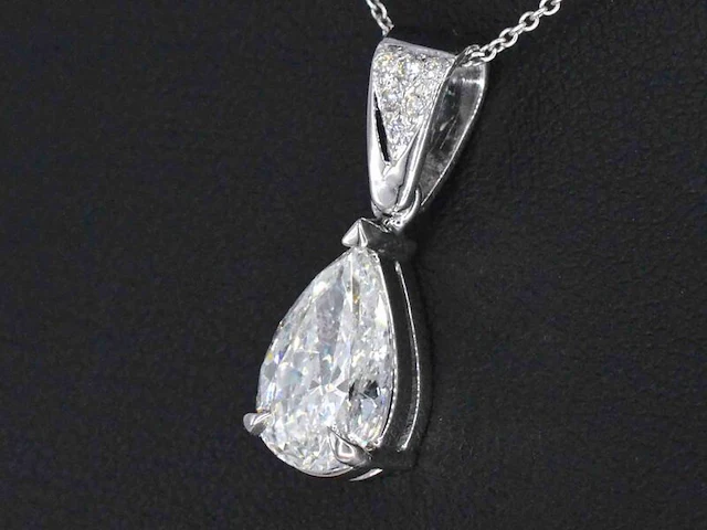 Grote peer shape diamant in een witgouden hanger van 2.01 carat - afbeelding 4 van  9