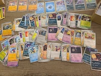 Grote pokémon collectie met zeldzame psa gewaardeerde charizard kaart en gevulde deckboxen + meer - afbeelding 2 van  18