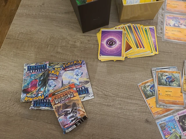 Grote pokémon collectie met zeldzame psa gewaardeerde charizard kaart en gevulde deckboxen + meer - afbeelding 4 van  18