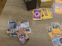 Grote pokémon collectie met zeldzame psa gewaardeerde charizard kaart en gevulde deckboxen + meer - afbeelding 4 van  18