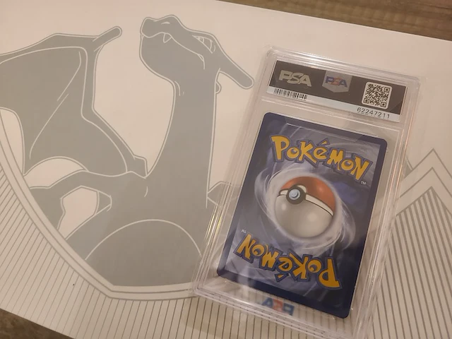 Grote pokémon collectie met zeldzame psa gewaardeerde charizard kaart en gevulde deckboxen + meer - afbeelding 8 van  18