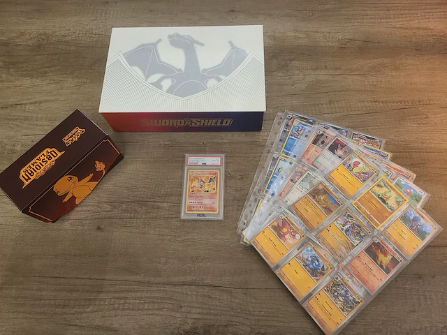 Grote pokémon collectie met zeldzame psa gewaardeerde charizard kaart en gevulde deckboxen + meer - afbeelding 10 van  18