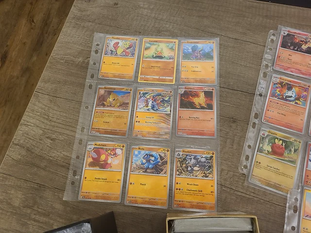 Grote pokémon collectie met zeldzame psa gewaardeerde charizard kaart en gevulde deckboxen + meer - afbeelding 14 van  18