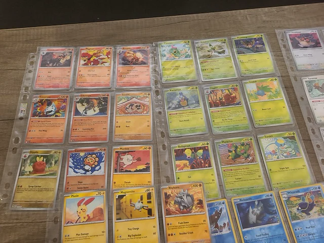Grote pokémon collectie met zeldzame psa gewaardeerde charizard kaart en gevulde deckboxen + meer - afbeelding 15 van  18