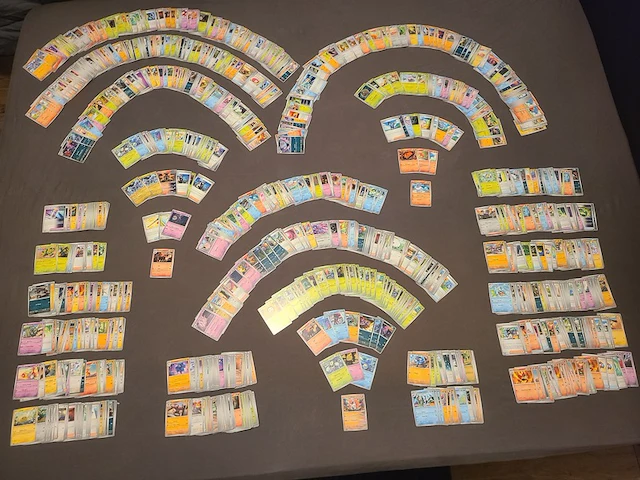 Grote pokémon kaarten verzameling circa 1.600 stuks - afbeelding 1 van  18