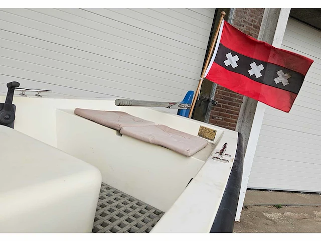 Grote sloep 'conquistador' diesel (exclusief drager) - afbeelding 13 van  37