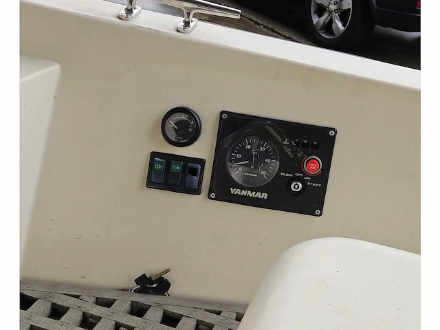 Grote sloep 'conquistador' diesel (exclusief drager) - afbeelding 19 van  37