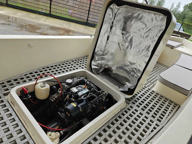 Grote sloep 'conquistador' diesel (exclusief drager) - afbeelding 22 van  37