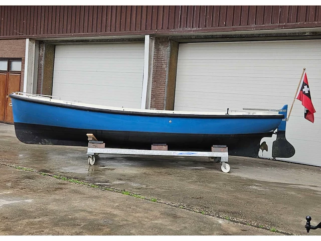 Grote sloep 'conquistador' diesel (exclusief drager) - afbeelding 12 van  37