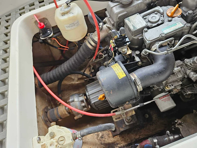 Grote sloep 'conquistador' diesel (exclusief drager) - afbeelding 27 van  37