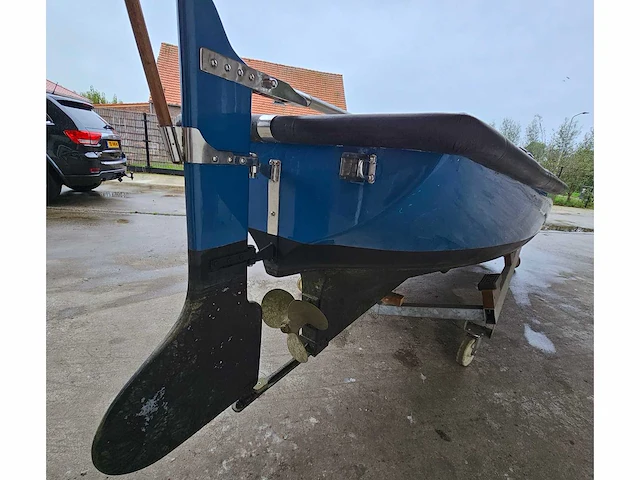 Grote sloep 'conquistador' diesel (exclusief drager) - afbeelding 32 van  37
