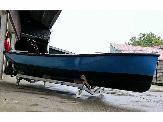 Grote sloep 'conquistador' diesel (exclusief drager) - afbeelding 34 van  37