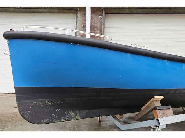 Grote sloep 'conquistador' diesel (exclusief drager) - afbeelding 35 van  37
