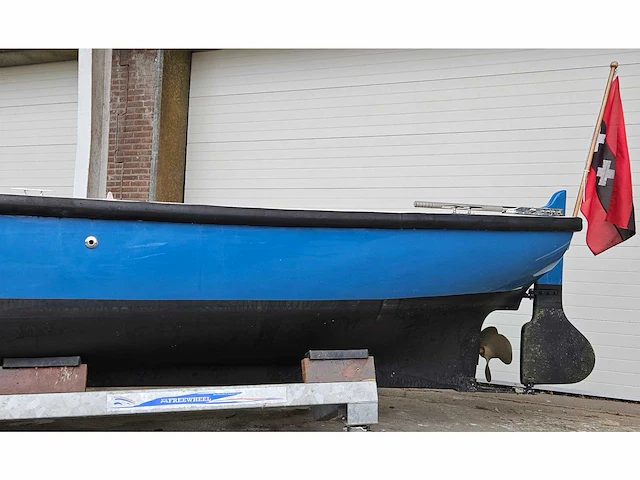 Grote sloep 'conquistador' diesel (exclusief drager) - afbeelding 36 van  37