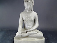 Grote stenen boeddha - afbeelding 1 van  5