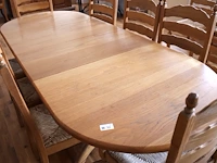 Grote tafel met stoelen - afbeelding 2 van  4