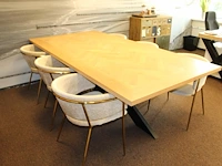 Grote tafel met zwaar metalen kruispoot en houten blad. afmeting 240 x 120 cm. hoogte 75 cm. let op! exclus... - afbeelding 1 van  3