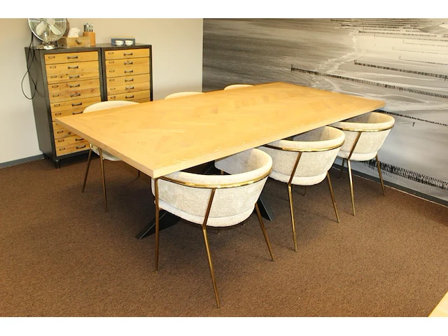 Grote tafel met zwaar metalen kruispoot en houten blad. afmeting 240 x 120 cm. hoogte 75 cm. let op! exclus... - afbeelding 2 van  3