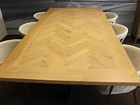Grote tafel met zwaar metalen kruispoot en houten blad. afmeting 240 x 120 cm. hoogte 75 cm. let op! exclus... - afbeelding 3 van  3