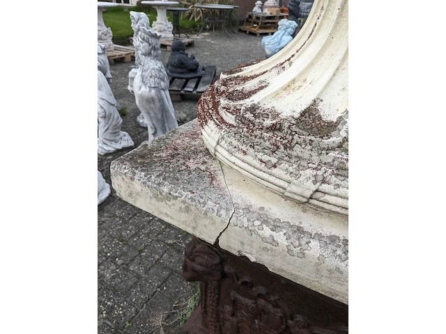 Grote vaas op sokkel - afbeelding 5 van  13
