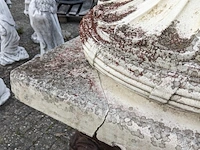 Grote vaas op sokkel - afbeelding 5 van  13