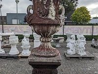 Grote vaas op sokkel - afbeelding 7 van  13