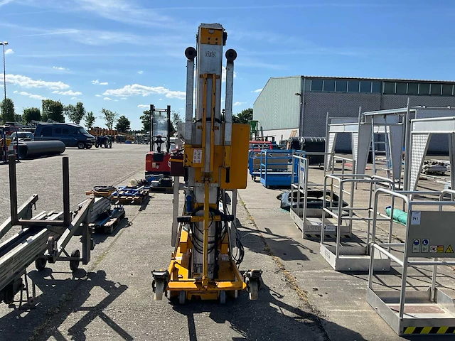 Grove verticale bouwlift/ masthoogwerker op accu - afbeelding 12 van  19