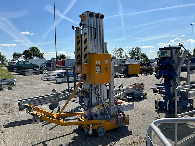 Grove verticale bouwlift/ masthoogwerker op accu - afbeelding 13 van  19