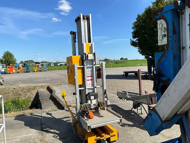 Grove verticale bouwlift/ masthoogwerker op accu - afbeelding 14 van  19