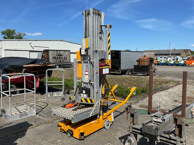 Grove verticale bouwlift/ masthoogwerker op accu - afbeelding 15 van  19