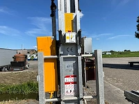 Grove verticale bouwlift/ masthoogwerker op accu - afbeelding 18 van  19